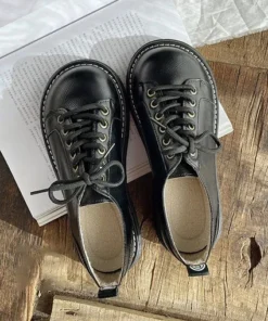 Round Toe Thick Lace Up Retro Leather Shoes Flat Shoes