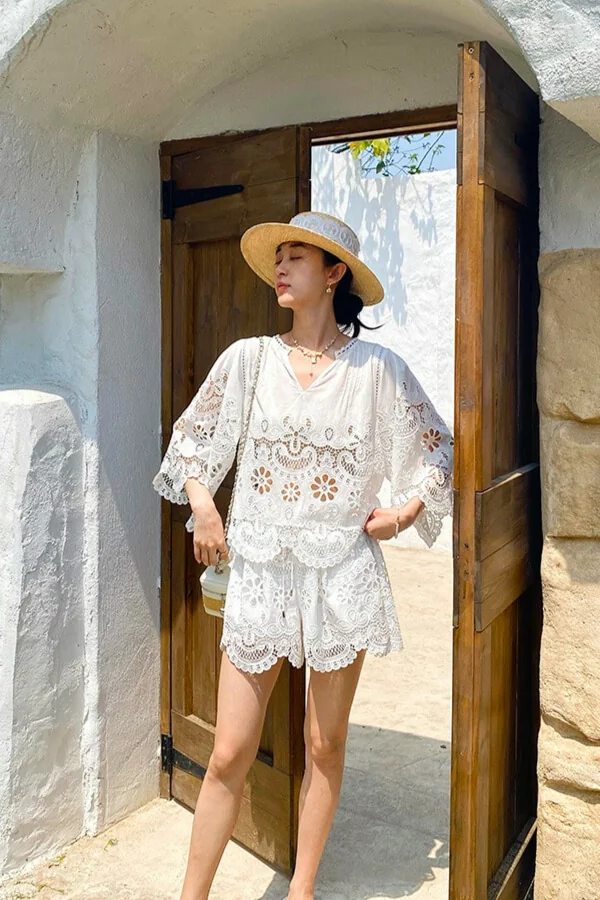 French Chic White Scalloped Lace Embroidered Womens Loose Shorts