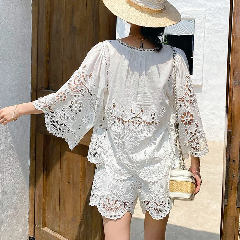 French Chic White Scalloped Lace Embroidered Womens Loose Shorts