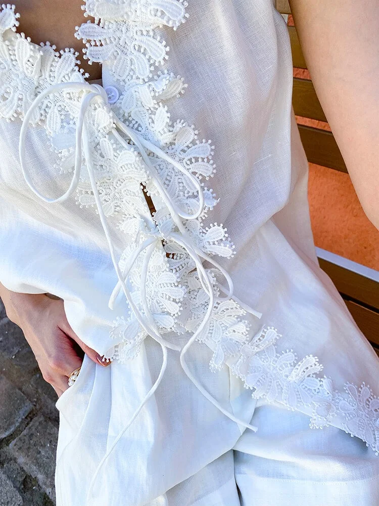 French Riviera Scalloped Lace Lyocell Linen Womens Sleeveless Blouse