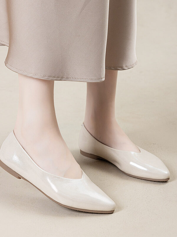 Modern Minimalist Soft Sheepskin Womens Pointed Toe Slip On Flats